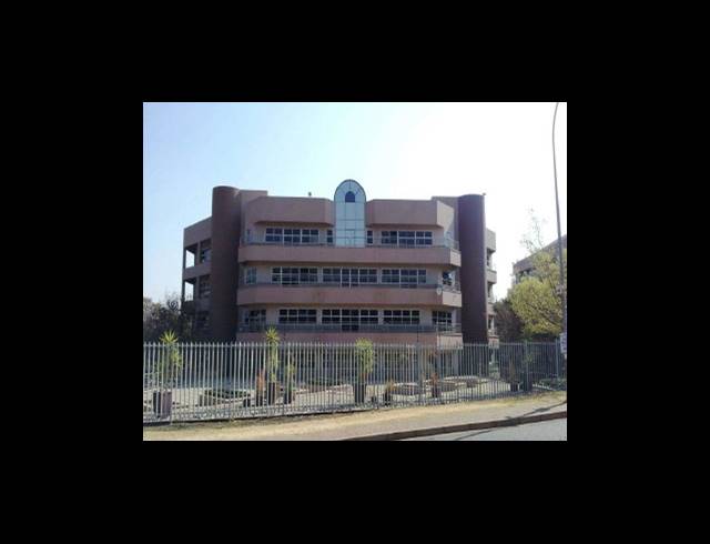 16,620M² BUSINESS CENTRE FOR SALE IN PARKTOWN
